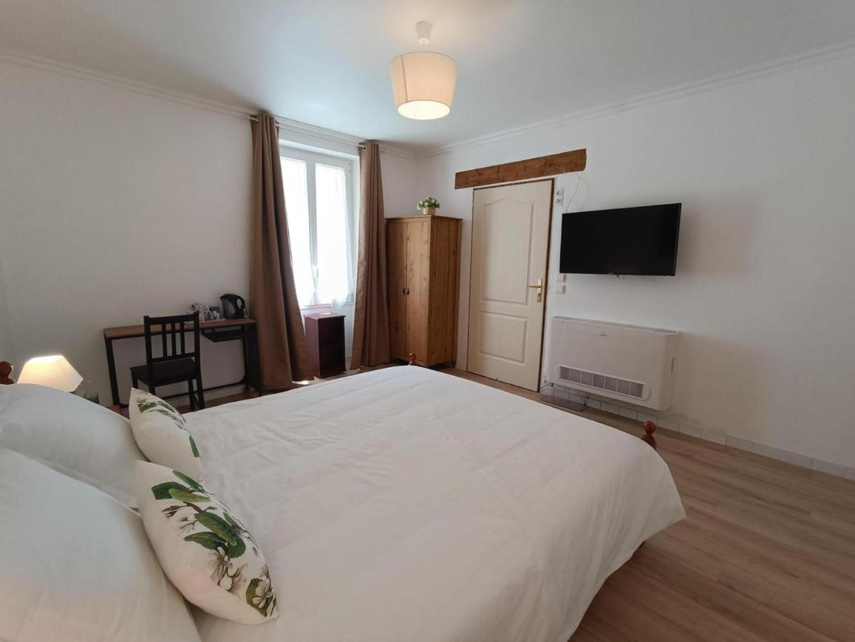 Maison Sur Le Lot Saint-Vincent-Rive-dʼOlt Esterno foto
