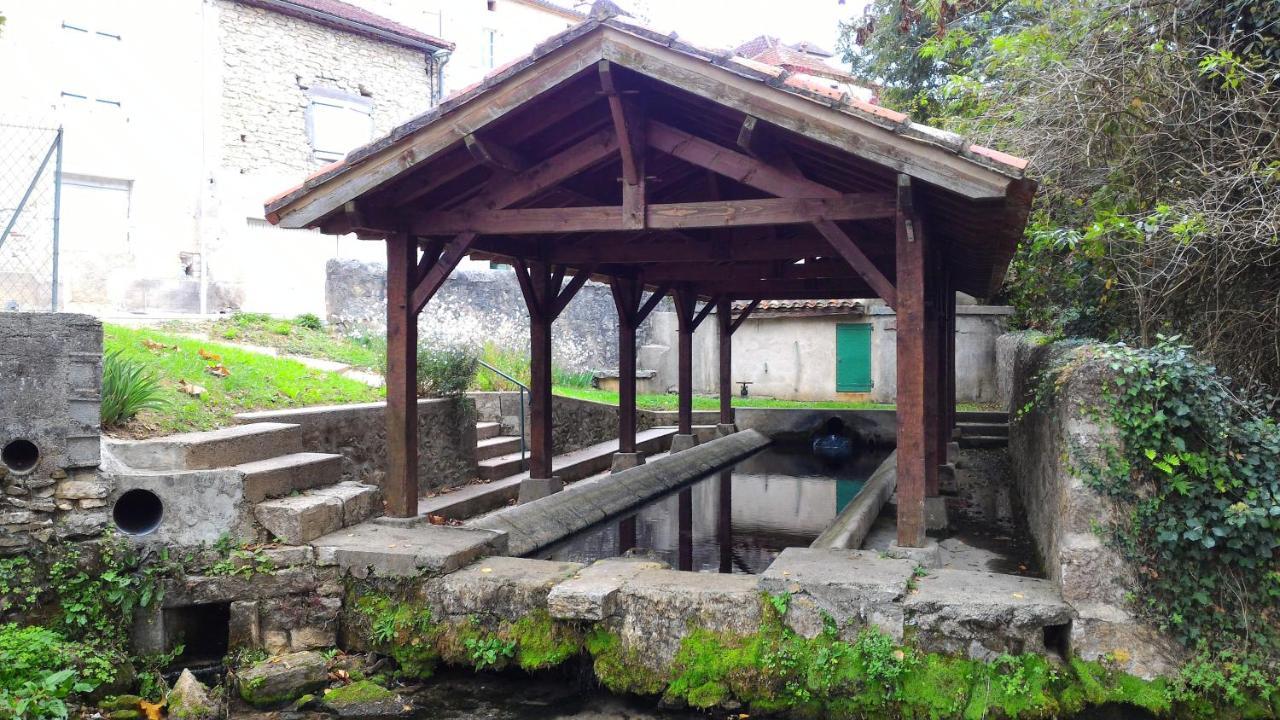 Maison Sur Le Lot Saint-Vincent-Rive-dʼOlt Esterno foto